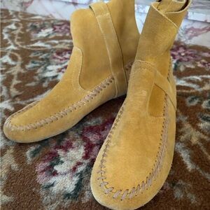 Stylish Tan Suede Ankle Boots